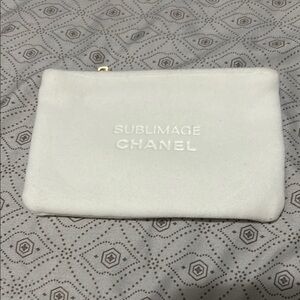 CHANEL White Cosmetic Bag Smooth Minimalist Design